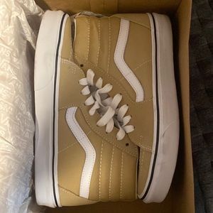 Sk8hi vans in color taupe